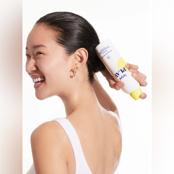 PLAY Antioxidant Body Mist SPF 50 with Vitamin C (2 pack) - Picture 2 of 4